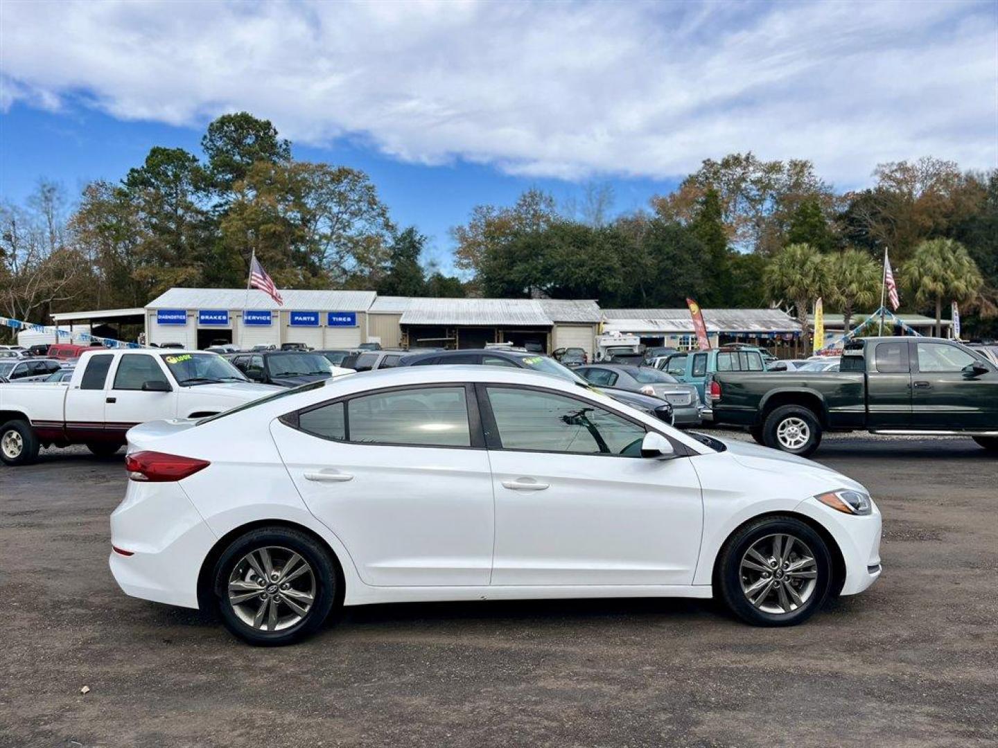 2018 White /Black Hyundai Elantra (5NPD84LF4JH) with an 2.0l I-4 MPI Dohc 2.0l engine, Automatic transmission, located at 745 East Steele Rd., West Columbia, SC, 29170, (803) 755-9148, 33.927212, -81.148483 - Special Internet Price! 2018 Hyundai Elantra with AM/FM radio, Bluetooth, Backup camera, Cruise control, Manual air conditioning, Cloth interior, Keyless entry, Powered windows, Powered door locks, Plus more! - Photo#5