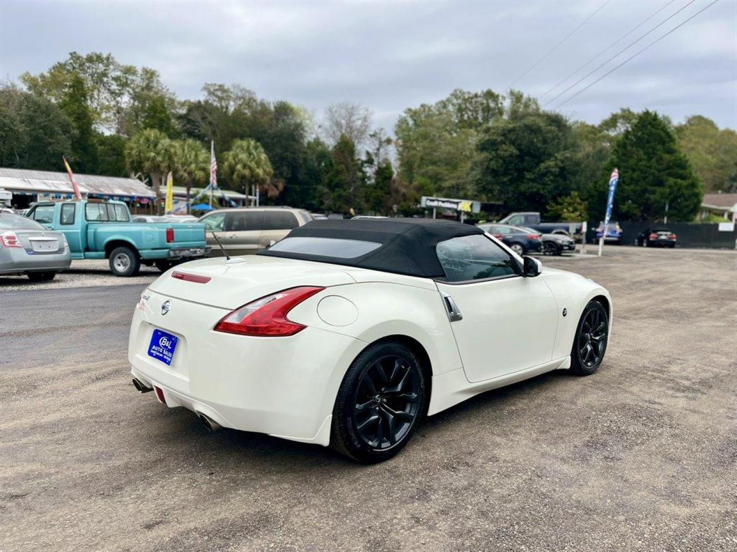 2015 White /Grey Nissan 370z (JN1AZ4FH6FM) with an 3.7l V6 SFI Dohc Cvtcs 3. engine, Automatic transmission, located at 745 East Steele Rd., West Columbia, SC, 29170, (803) 755-9148, 33.927212, -81.148483 - Special Internet Price! 2015 Nissan 370z with convertible top, AM/FM radio, Cruise control, Heated seats, Backup camera, Keyless entry, Powered windows, Powered door locks, Plus more! - Photo#4