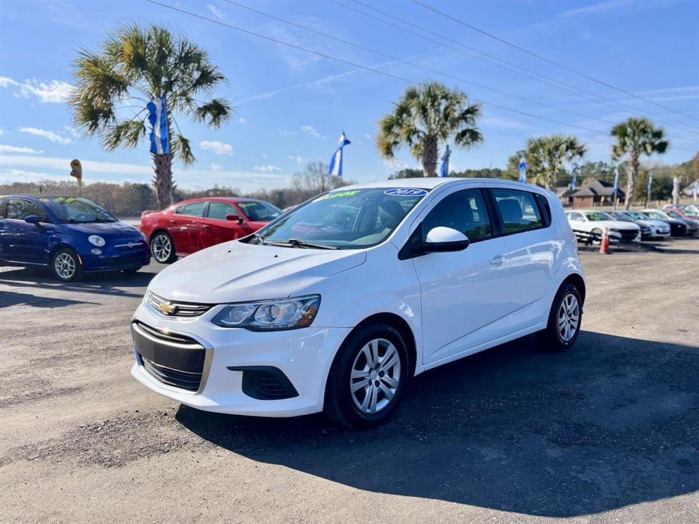 2019 Chevrolet Sonic 1FL photo 1