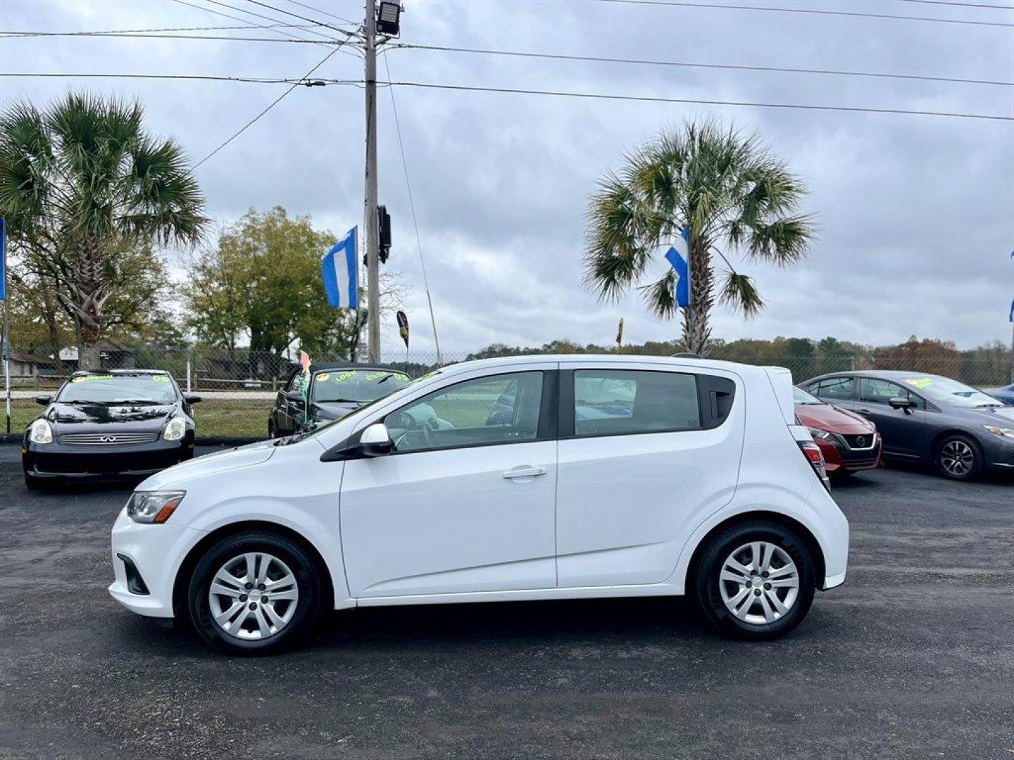 2019 White /Black Chevrolet Sonic (1G1JG6SB1K4) with an 1.4l I-4 MFI Dohc T/C 1.4 engine, Automatic transmission, located at 745 East Steele Rd., West Columbia, SC, 29170, (803) 755-9148, 33.927212, -81.148483 - Special Internet Price! 2019 Chevrolet Sonic with AM/FM, Bluetooth, Backup camera, Cloth interior, Plus more! - Photo#1