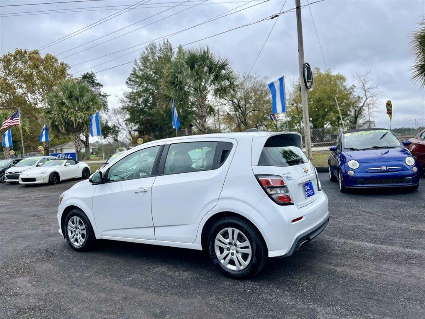 2019 White /Black Chevrolet Sonic (1G1JG6SB1K4) with an 1.4l I-4 MFI Dohc T/C 1.4 engine, Automatic transmission, located at 745 East Steele Rd., West Columbia, SC, 29170, (803) 755-9148, 33.927212, -81.148483 - Special Internet Price! 2019 Chevrolet Sonic with AM/FM, Bluetooth, Backup camera, Cloth interior, Plus more! - Photo#2