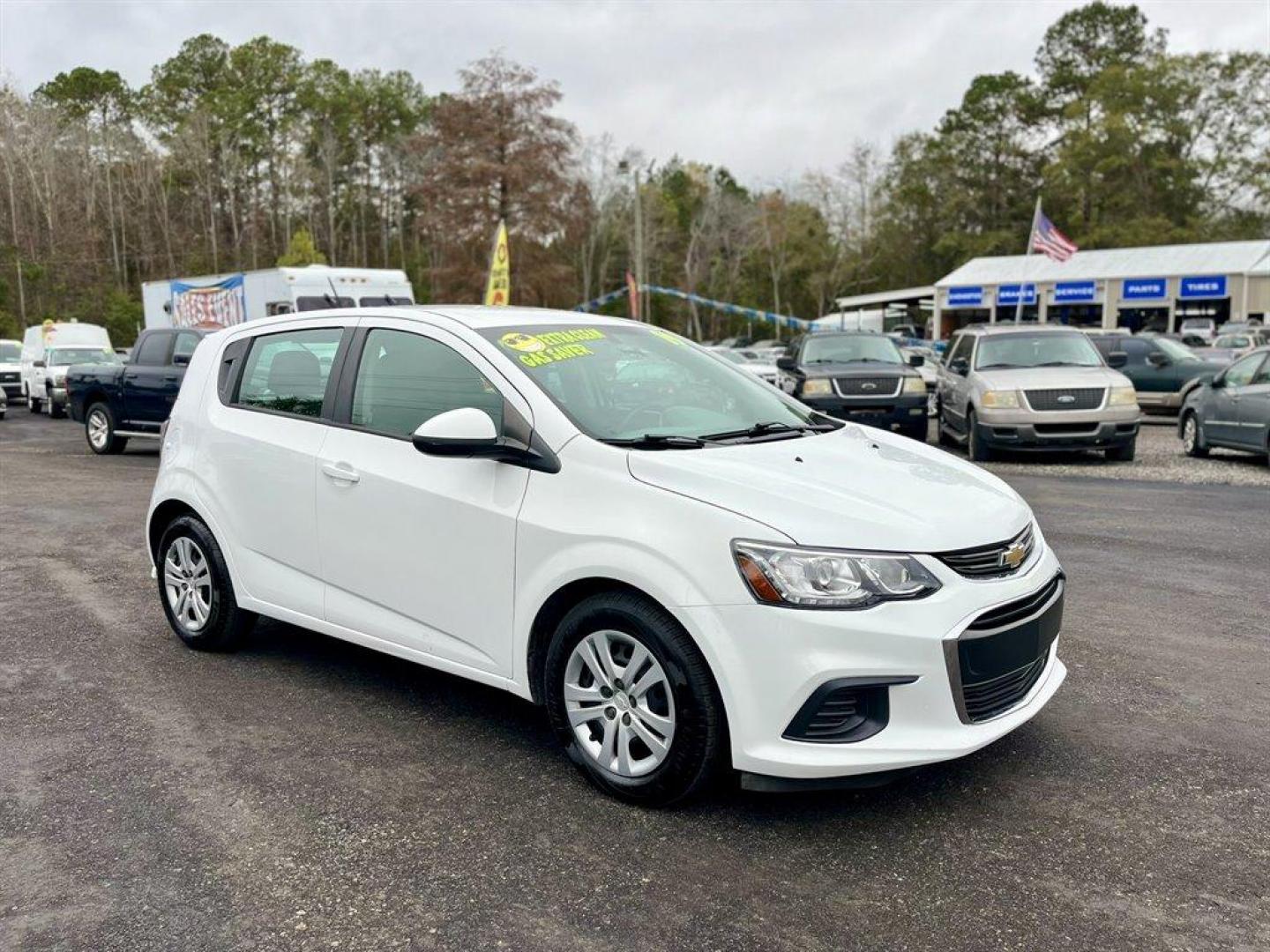 2019 White /Black Chevrolet Sonic (1G1JG6SB1K4) with an 1.4l I-4 MFI Dohc T/C 1.4 engine, Automatic transmission, located at 745 East Steele Rd., West Columbia, SC, 29170, (803) 755-9148, 33.927212, -81.148483 - Special Internet Price! 2019 Chevrolet Sonic with AM/FM, Bluetooth, Backup camera, Cloth interior, Plus more! - Photo#6