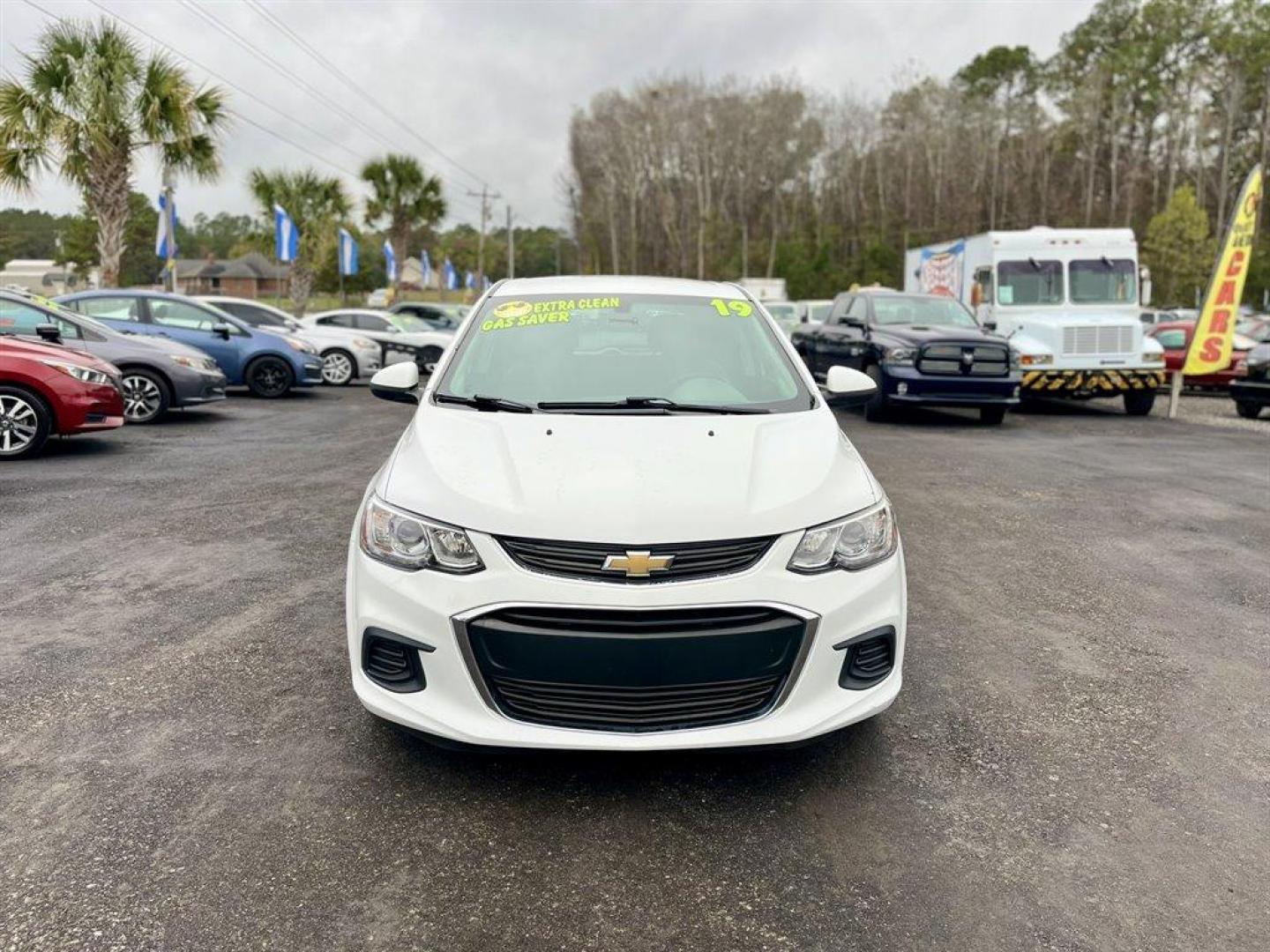 2019 White /Black Chevrolet Sonic (1G1JG6SB1K4) with an 1.4l I-4 MFI Dohc T/C 1.4 engine, Automatic transmission, located at 745 East Steele Rd., West Columbia, SC, 29170, (803) 755-9148, 33.927212, -81.148483 - Special Internet Price! 2019 Chevrolet Sonic with AM/FM, Bluetooth, Backup camera, Cloth interior, Plus more! - Photo#7