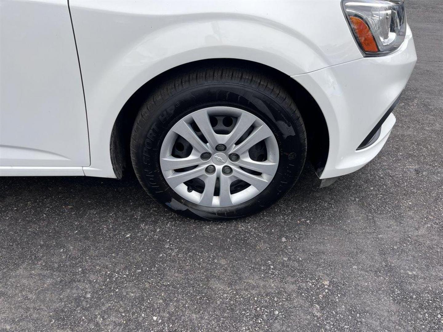 2019 White /Black Chevrolet Sonic (1G1JG6SB1K4) with an 1.4l I-4 MFI Dohc T/C 1.4 engine, Automatic transmission, located at 745 East Steele Rd., West Columbia, SC, 29170, (803) 755-9148, 33.927212, -81.148483 - Special Internet Price! 2019 Chevrolet Sonic with AM/FM, Bluetooth, Backup camera, Cloth interior, Plus more! - Photo#31