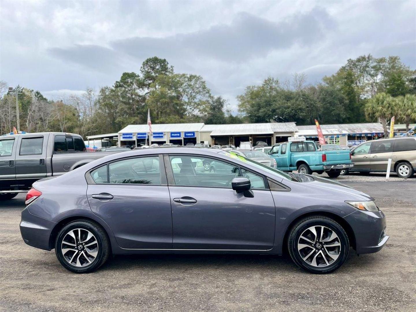 2015 Grey /Black Honda Civic (19XFB2F80FE) with an 1.8l I-4 MPI Sohc 1.8l engine, Automatic transmission, located at 745 East Steele Rd., West Columbia, SC, 29170, (803) 755-9148, 33.927212, -81.148483 - Special Internet Price! 2015 Honda Civic with AM/FM radio, Cruise control, Backup camera, Sunroof, Manual air conditioning, Cloth interior, Keyless entry, Push to start, Powered windows, Powered door locks, Plus more! - Photo#5