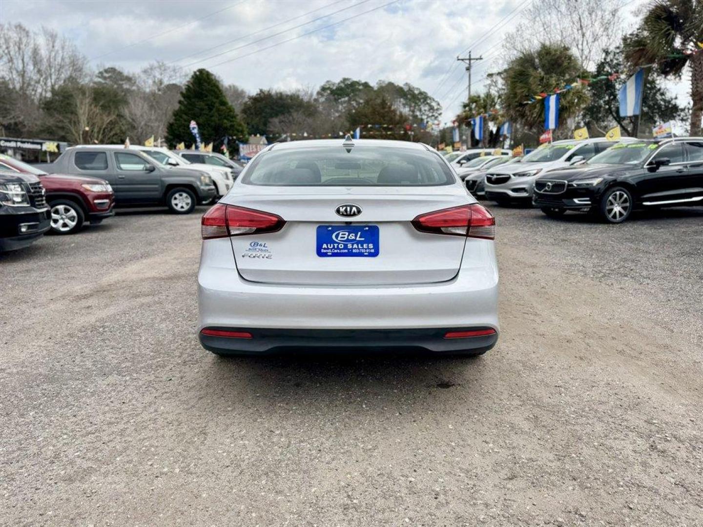 2018 Grey /Grey Kia Forte (3KPFL4A72JE) with an 2.0l I-4 MPI Dohc 2.0l engine, Automatic transmission, located at 745 East Steele Rd., West Columbia, SC, 29170, (803) 755-9148, 33.927212, -81.148483 - Photo#4
