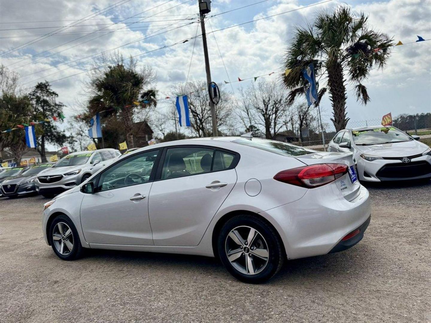 2018 Grey /Grey Kia Forte (3KPFL4A72JE) with an 2.0l I-4 MPI Dohc 2.0l engine, Automatic transmission, located at 745 East Steele Rd., West Columbia, SC, 29170, (803) 755-9148, 33.927212, -81.148483 - Photo#5