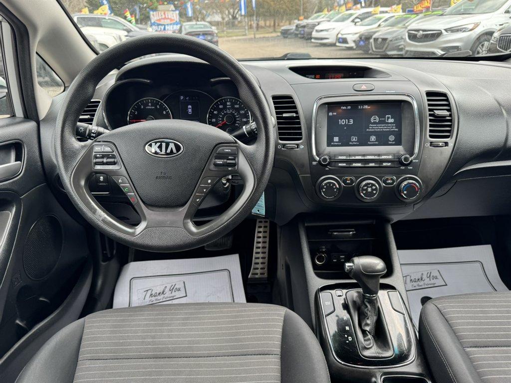 2018 Grey /Grey Kia Forte (3KPFL4A72JE) with an 2.0l I-4 MPI Dohc 2.0l engine, Automatic transmission, located at 745 East Steele Rd., West Columbia, SC, 29170, (803) 755-9148, 33.927212, -81.148483 - Photo#6