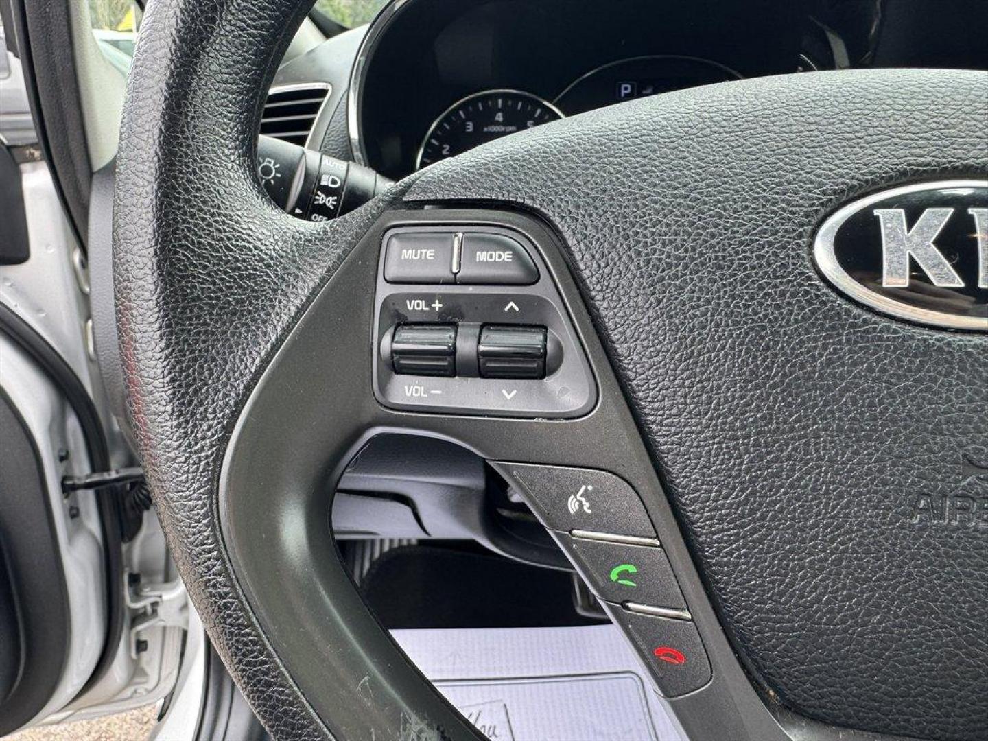 2018 Grey /Grey Kia Forte (3KPFL4A72JE) with an 2.0l I-4 MPI Dohc 2.0l engine, Automatic transmission, located at 745 East Steele Rd., West Columbia, SC, 29170, (803) 755-9148, 33.927212, -81.148483 - Photo#8