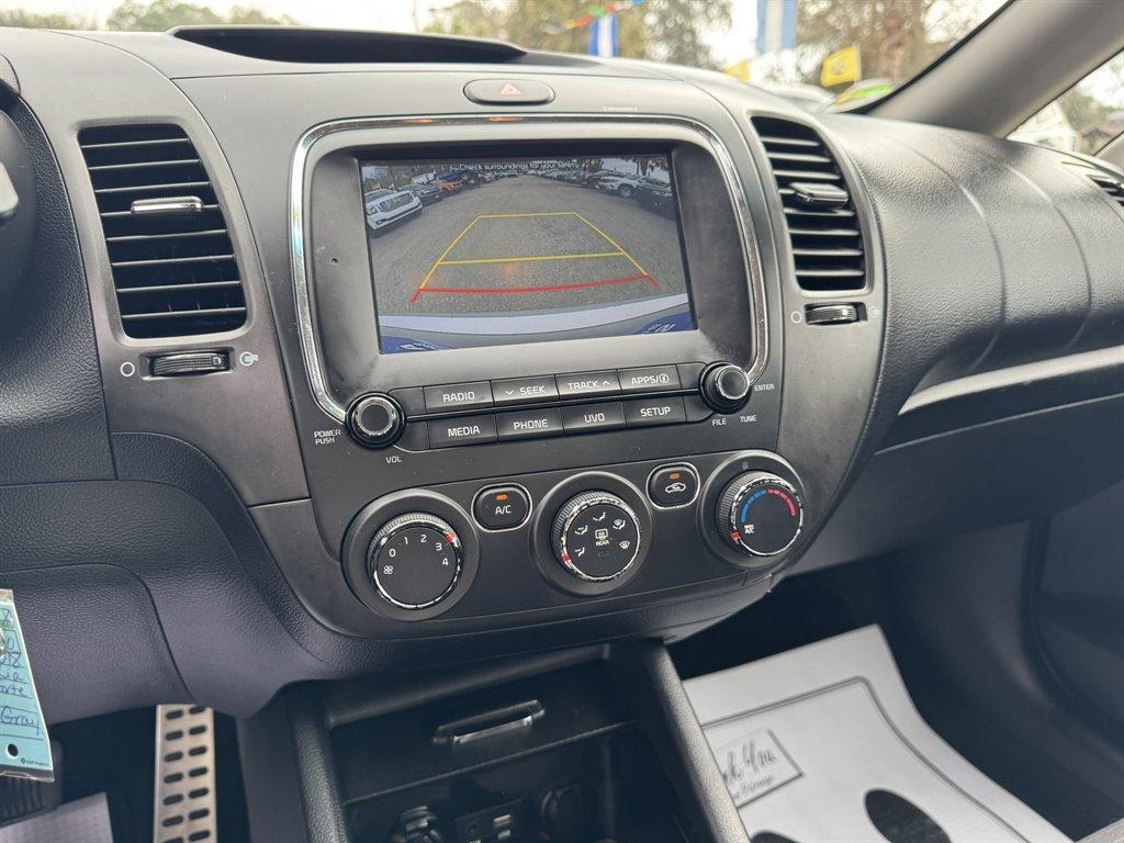 2018 Grey /Grey Kia Forte (3KPFL4A72JE) with an 2.0l I-4 MPI Dohc 2.0l engine, Automatic transmission, located at 745 East Steele Rd., West Columbia, SC, 29170, (803) 755-9148, 33.927212, -81.148483 - Photo#12