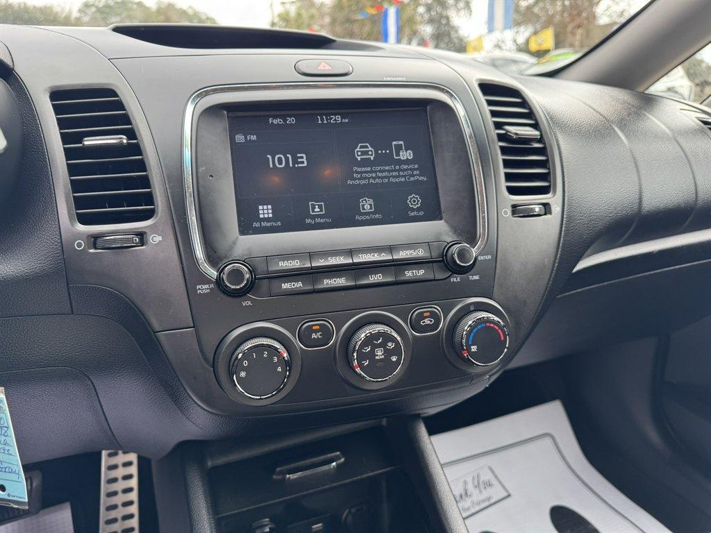 2018 Grey /Grey Kia Forte (3KPFL4A72JE) with an 2.0l I-4 MPI Dohc 2.0l engine, Automatic transmission, located at 745 East Steele Rd., West Columbia, SC, 29170, (803) 755-9148, 33.927212, -81.148483 - Photo#13