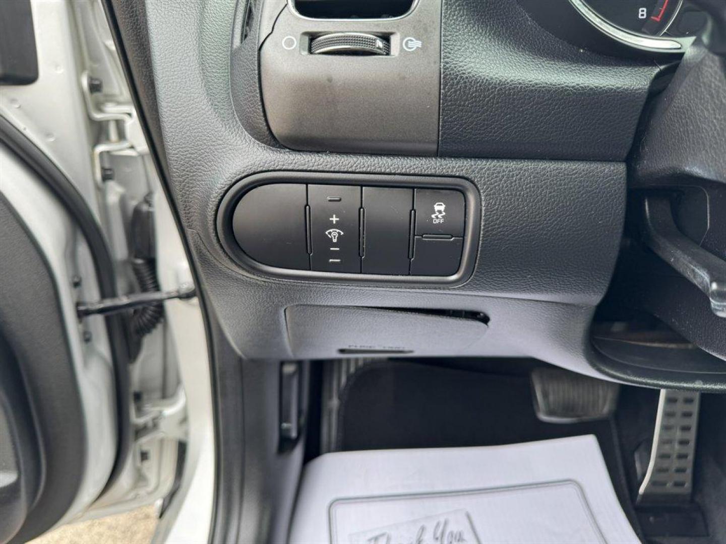 2018 Grey /Grey Kia Forte (3KPFL4A72JE) with an 2.0l I-4 MPI Dohc 2.0l engine, Automatic transmission, located at 745 East Steele Rd., West Columbia, SC, 29170, (803) 755-9148, 33.927212, -81.148483 - Photo#15