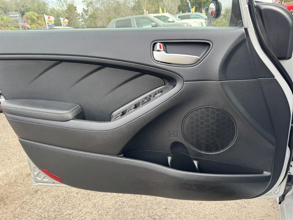 2018 Grey /Grey Kia Forte (3KPFL4A72JE) with an 2.0l I-4 MPI Dohc 2.0l engine, Automatic transmission, located at 745 East Steele Rd., West Columbia, SC, 29170, (803) 755-9148, 33.927212, -81.148483 - Photo#16