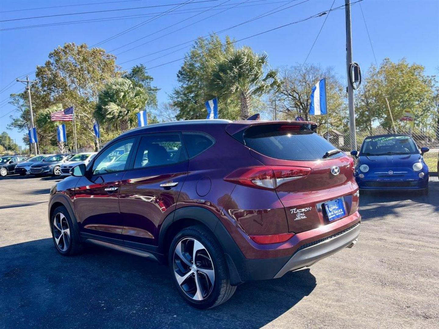 2016 Red /Tan Hyundai Tucson (KM8J3CA25GU) with an 1.6l I-4 DI Dohc Cvvt T/C engine, Automatic transmission, located at 745 East Steele Rd., West Columbia, SC, 29170, (803) 755-9148, 33.927212, -81.148483 - Special Internet Price! 2016 Hyundai Tucson with AM/FM radio, Bluetooth, Backup camera, Navigation, Cruise control, Keyless entry, Leather interior, Heated front seats, Powered front seats, Powered windows, Powered door locks, Plus more! - Photo#2