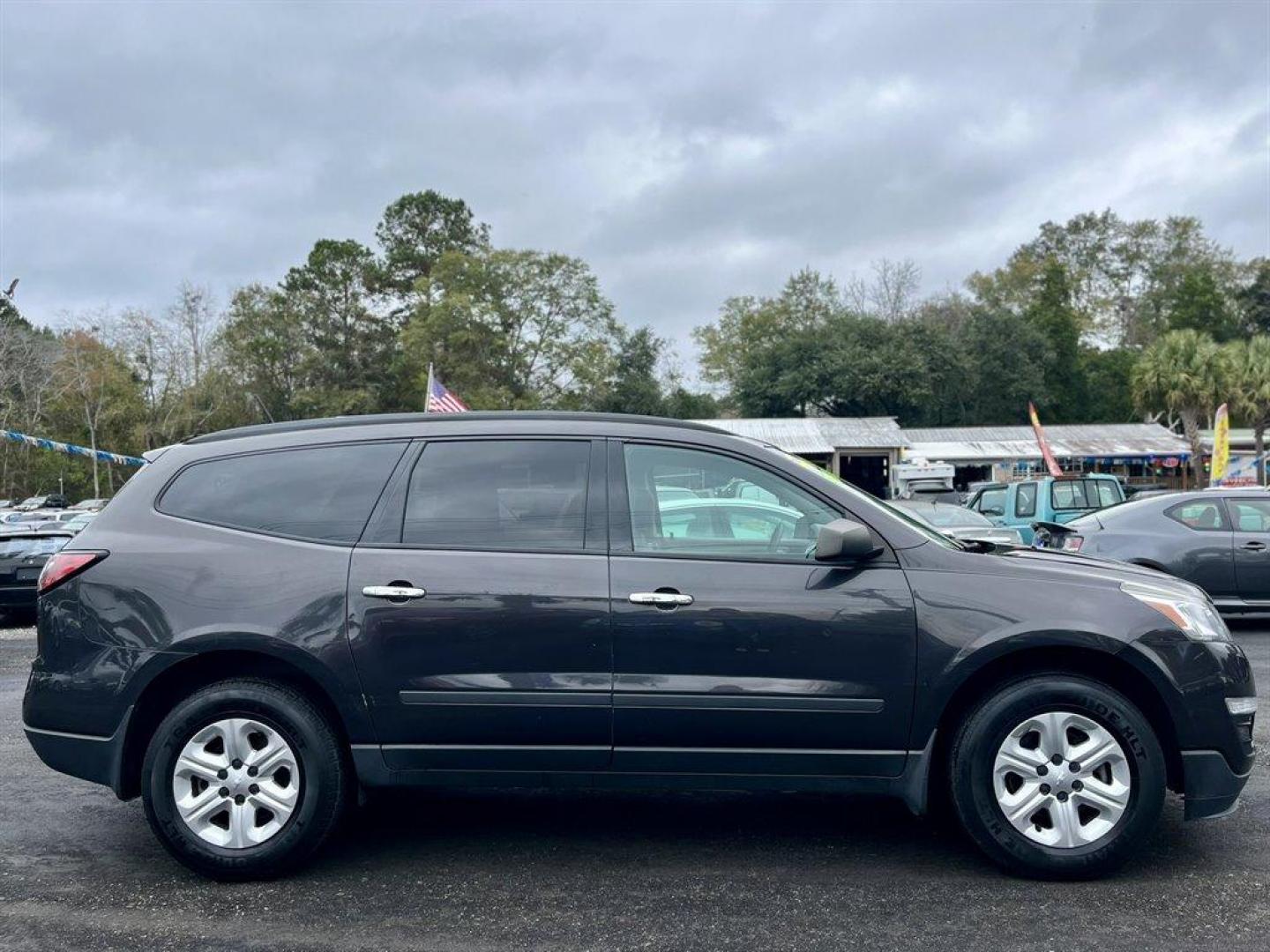 2016 Grey /Grey Chevrolet Traverse (1GNKVFKD0GJ) with an 3.6l V6 DI Dohc 3.6l engine, Automatic transmission, located at 745 East Steele Rd., West Columbia, SC, 29170, (803) 755-9148, 33.927212, -81.148483 - Photo#3