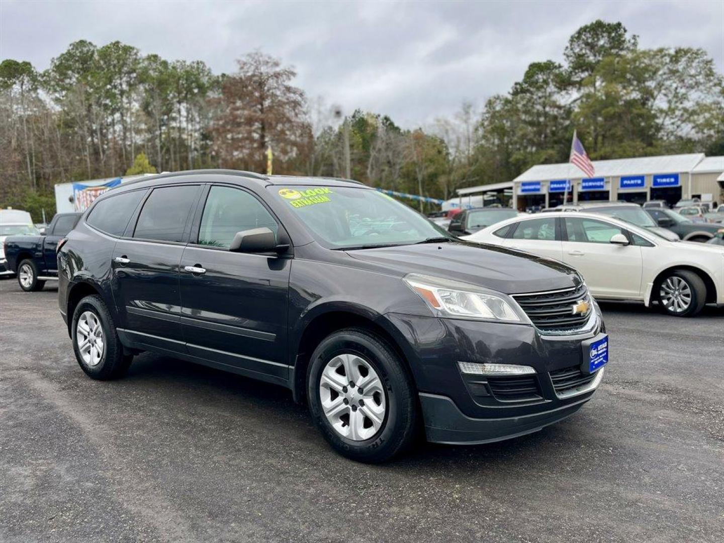 2016 Grey /Grey Chevrolet Traverse (1GNKVFKD0GJ) with an 3.6l V6 DI Dohc 3.6l engine, Automatic transmission, located at 745 East Steele Rd., West Columbia, SC, 29170, (803) 755-9148, 33.927212, -81.148483 - Photo#4