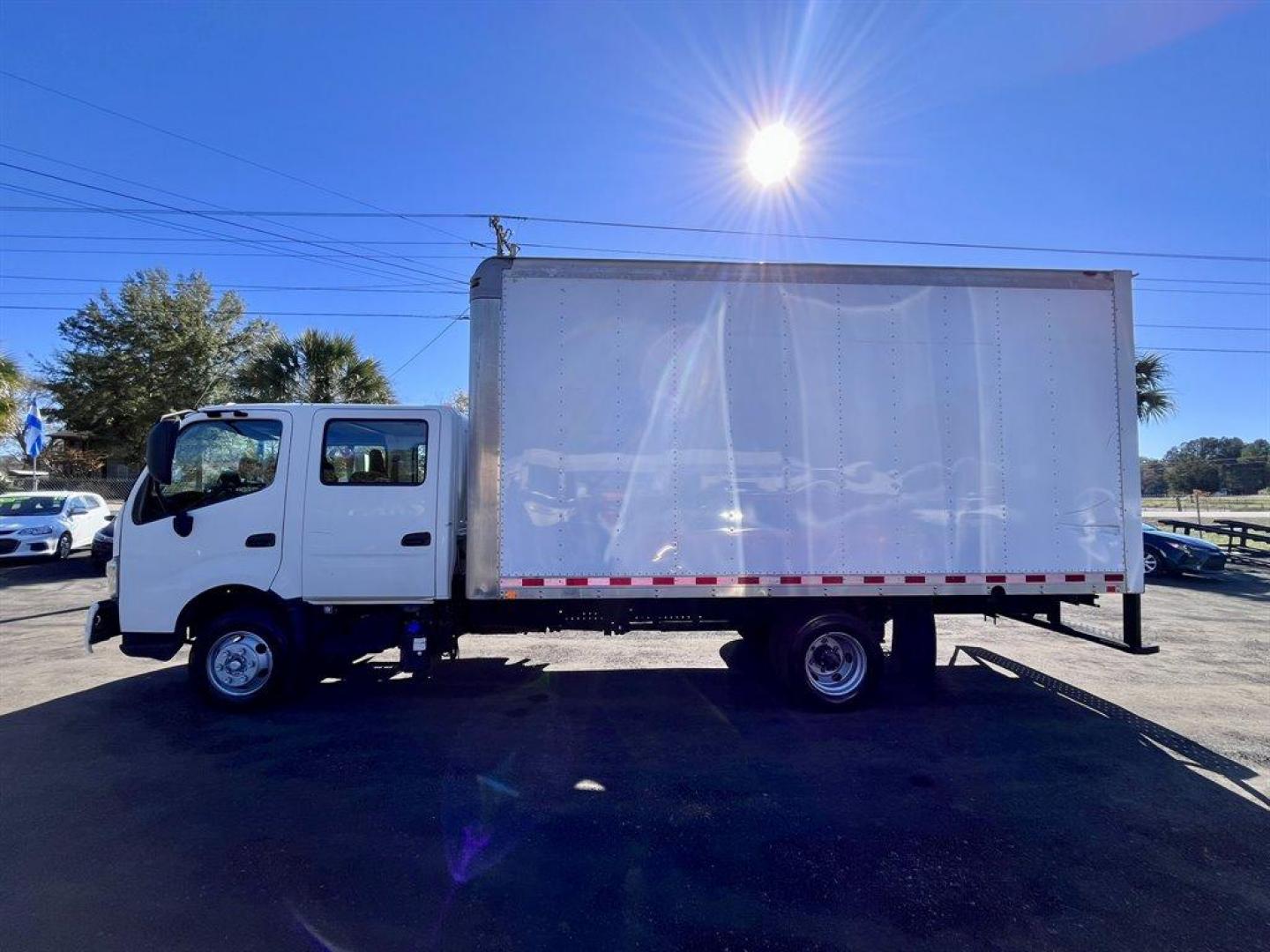 2016 White /Blue Hino 155 (JHHPDM1H5GK) with an 5.0l Turbo/ 312 CID engine, Auto transmission, located at 745 East Steele Rd., West Columbia, SC, 29170, (803) 755-9148, 33.927212, -81.148483 - Special Internet Price! 2016 HINO 155 - Photo#1