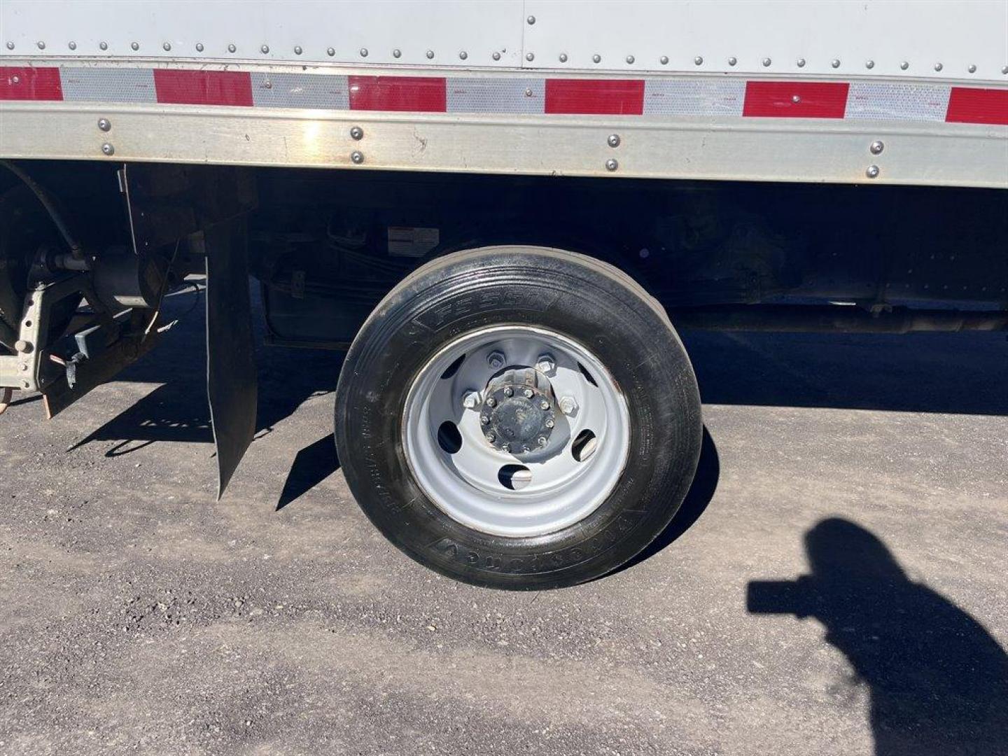 2016 White /Blue Hino 155 (JHHPDM1H5GK) with an 5.0l Turbo/ 312 CID engine, Auto transmission, located at 745 East Steele Rd., West Columbia, SC, 29170, (803) 755-9148, 33.927212, -81.148483 - Special Internet Price! 2016 HINO 155 - Photo#36