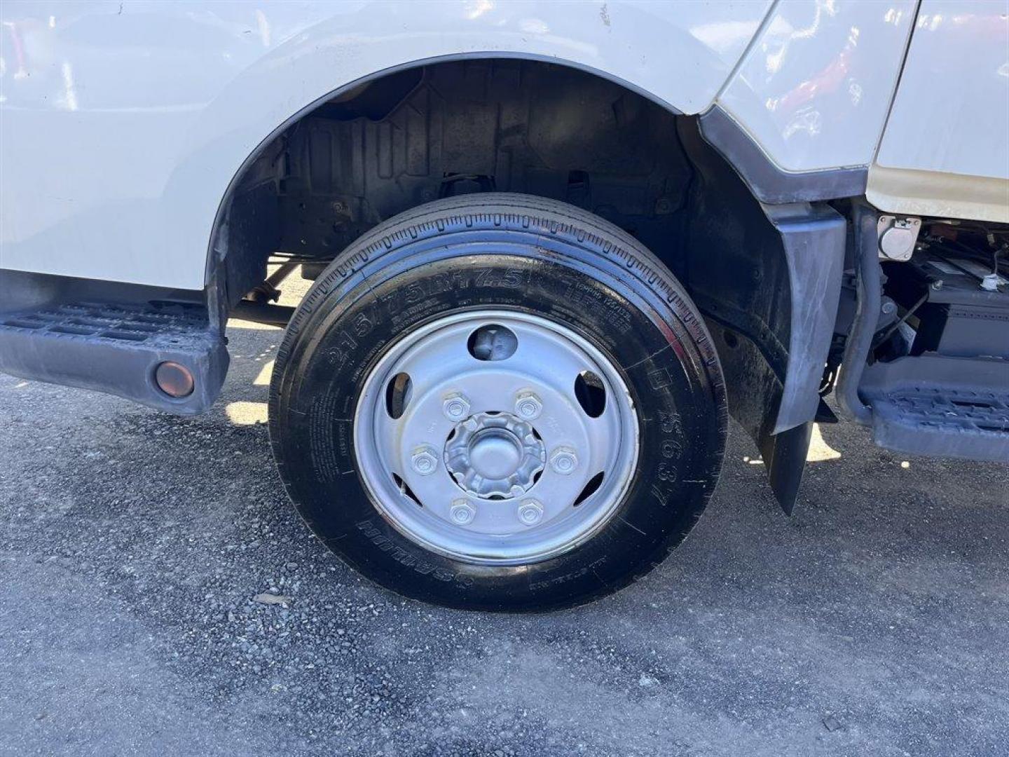 2016 White /Blue Hino 155 (JHHPDM1H5GK) with an 5.0l Turbo/ 312 CID engine, Auto transmission, located at 745 East Steele Rd., West Columbia, SC, 29170, (803) 755-9148, 33.927212, -81.148483 - Special Internet Price! 2016 HINO 155 - Photo#38