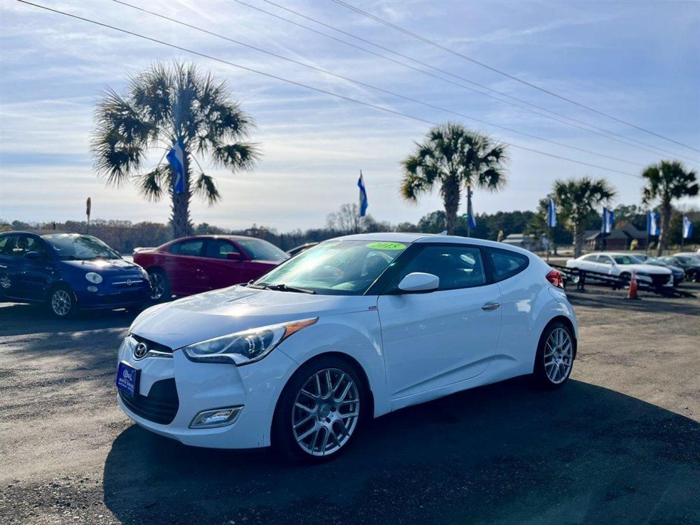 2015 White /Black Hyundai Veloster (KMHTC6AD7FU) with an 1.6l I-4 DI Dohc Cvvt 1.6 engine, Automatic transmission, located at 745 East Steele Rd., West Columbia, SC, 29170, (803) 755-9148, 33.927212, -81.148483 - Special Internet Price! 2015 Hyundai Veloster with AM/FM radio, Backup camera, Manual air conditioning, Leather interior, Keyless entry, Powered windows, Powered door locks, Plus more! - Photo#0