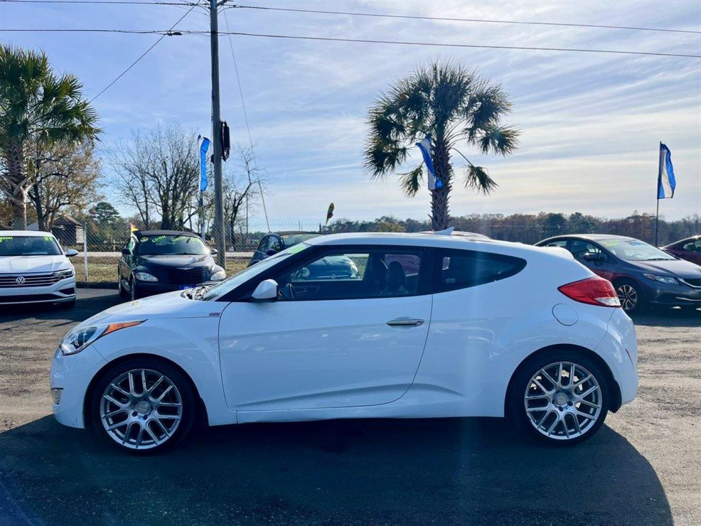 2015 White /Black Hyundai Veloster (KMHTC6AD7FU) with an 1.6l I-4 DI Dohc Cvvt 1.6 engine, Automatic transmission, located at 745 East Steele Rd., West Columbia, SC, 29170, (803) 755-9148, 33.927212, -81.148483 - Special Internet Price! 2015 Hyundai Veloster with AM/FM radio, Backup camera, Manual air conditioning, Leather interior, Keyless entry, Powered windows, Powered door locks, Plus more! - Photo#1