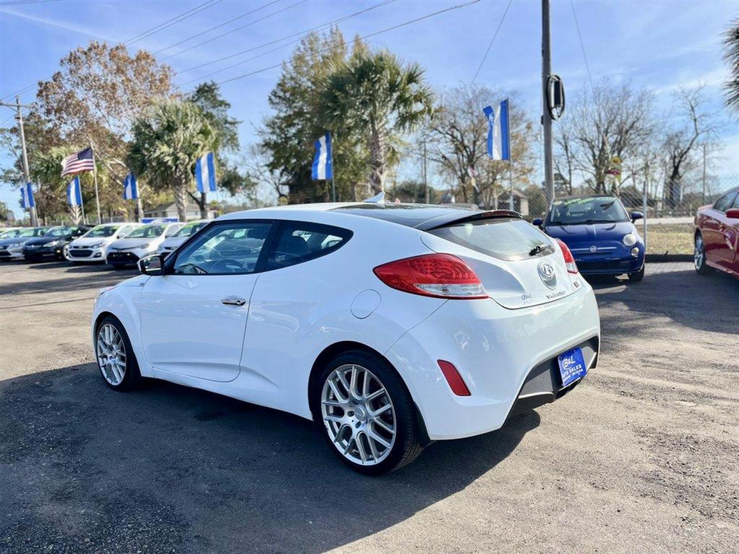 2015 White /Black Hyundai Veloster (KMHTC6AD7FU) with an 1.6l I-4 DI Dohc Cvvt 1.6 engine, Automatic transmission, located at 745 East Steele Rd., West Columbia, SC, 29170, (803) 755-9148, 33.927212, -81.148483 - Special Internet Price! 2015 Hyundai Veloster with AM/FM radio, Backup camera, Manual air conditioning, Leather interior, Keyless entry, Powered windows, Powered door locks, Plus more! - Photo#2