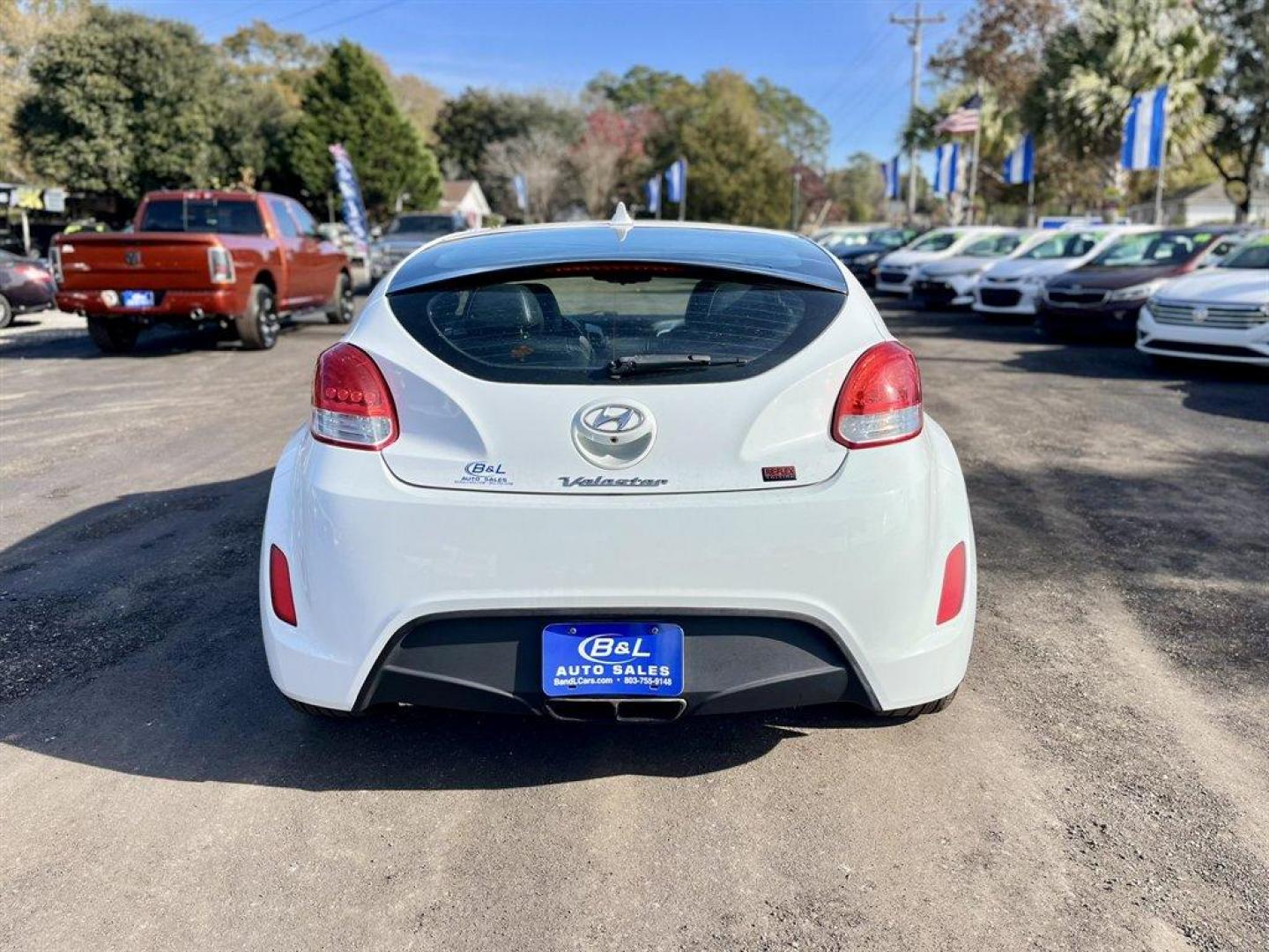 2015 White /Black Hyundai Veloster (KMHTC6AD7FU) with an 1.6l I-4 DI Dohc Cvvt 1.6 engine, Automatic transmission, located at 745 East Steele Rd., West Columbia, SC, 29170, (803) 755-9148, 33.927212, -81.148483 - Special Internet Price! 2015 Hyundai Veloster with AM/FM radio, Backup camera, Manual air conditioning, Leather interior, Keyless entry, Powered windows, Powered door locks, Plus more! - Photo#3