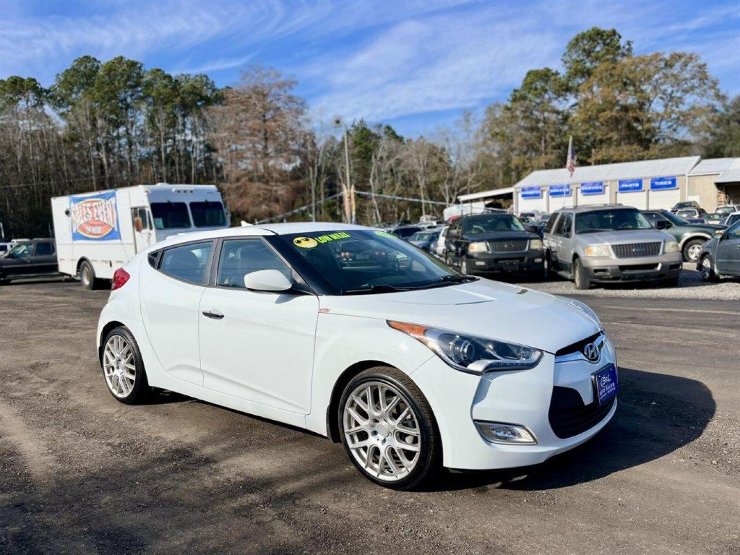 2015 White /Black Hyundai Veloster (KMHTC6AD7FU) with an 1.6l I-4 DI Dohc Cvvt 1.6 engine, Automatic transmission, located at 745 East Steele Rd., West Columbia, SC, 29170, (803) 755-9148, 33.927212, -81.148483 - Special Internet Price! 2015 Hyundai Veloster with AM/FM radio, Backup camera, Manual air conditioning, Leather interior, Keyless entry, Powered windows, Powered door locks, Plus more! - Photo#6