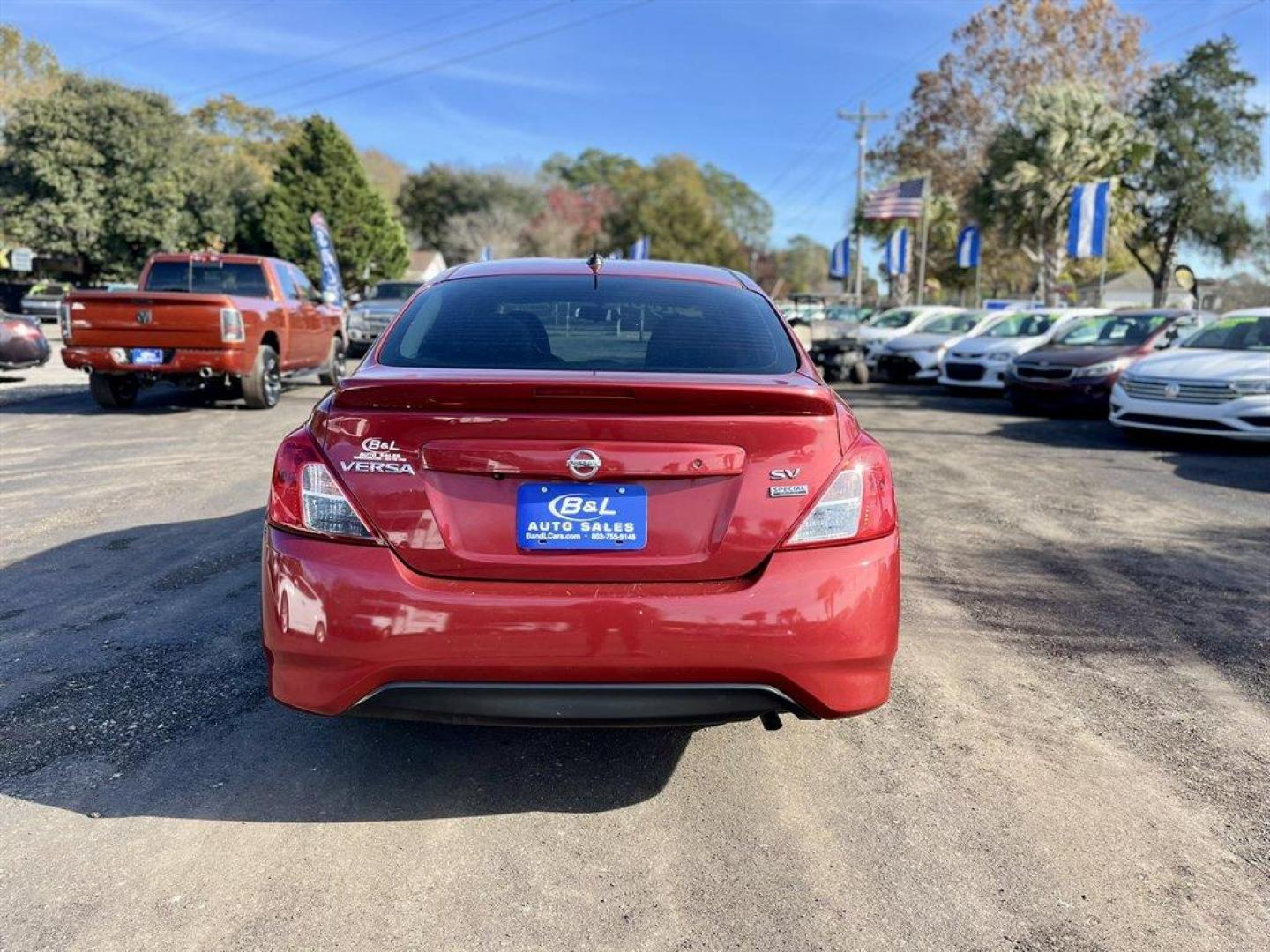 2017 Red /Black Nissan Versa (3N1CN7AP3HL) with an 1.6l I-4 Smpi Dohc Cvtcs engine, Automatic transmission, located at 745 East Steele Rd., West Columbia, SC, 29170, (803) 755-9148, 33.927212, -81.148483 - Special Internet Price! 2017 Nissan Versa with AM/FM radio, Bluetooth, Backup camera, Cruise control, Keyless entry, Cloth interior, Powered windows, Powered door locks, Plus more! - Photo#3