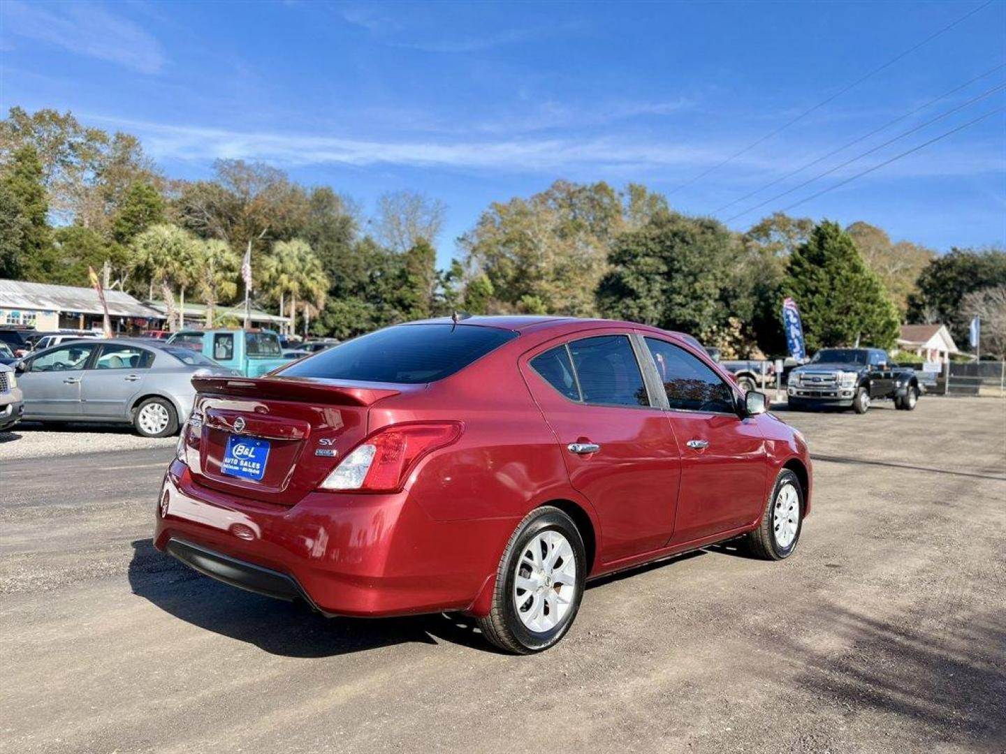 2017 Red /Black Nissan Versa (3N1CN7AP3HL) with an 1.6l I-4 Smpi Dohc Cvtcs engine, Automatic transmission, located at 745 East Steele Rd., West Columbia, SC, 29170, (803) 755-9148, 33.927212, -81.148483 - Special Internet Price! 2017 Nissan Versa with AM/FM radio, Bluetooth, Backup camera, Cruise control, Keyless entry, Cloth interior, Powered windows, Powered door locks, Plus more! - Photo#4