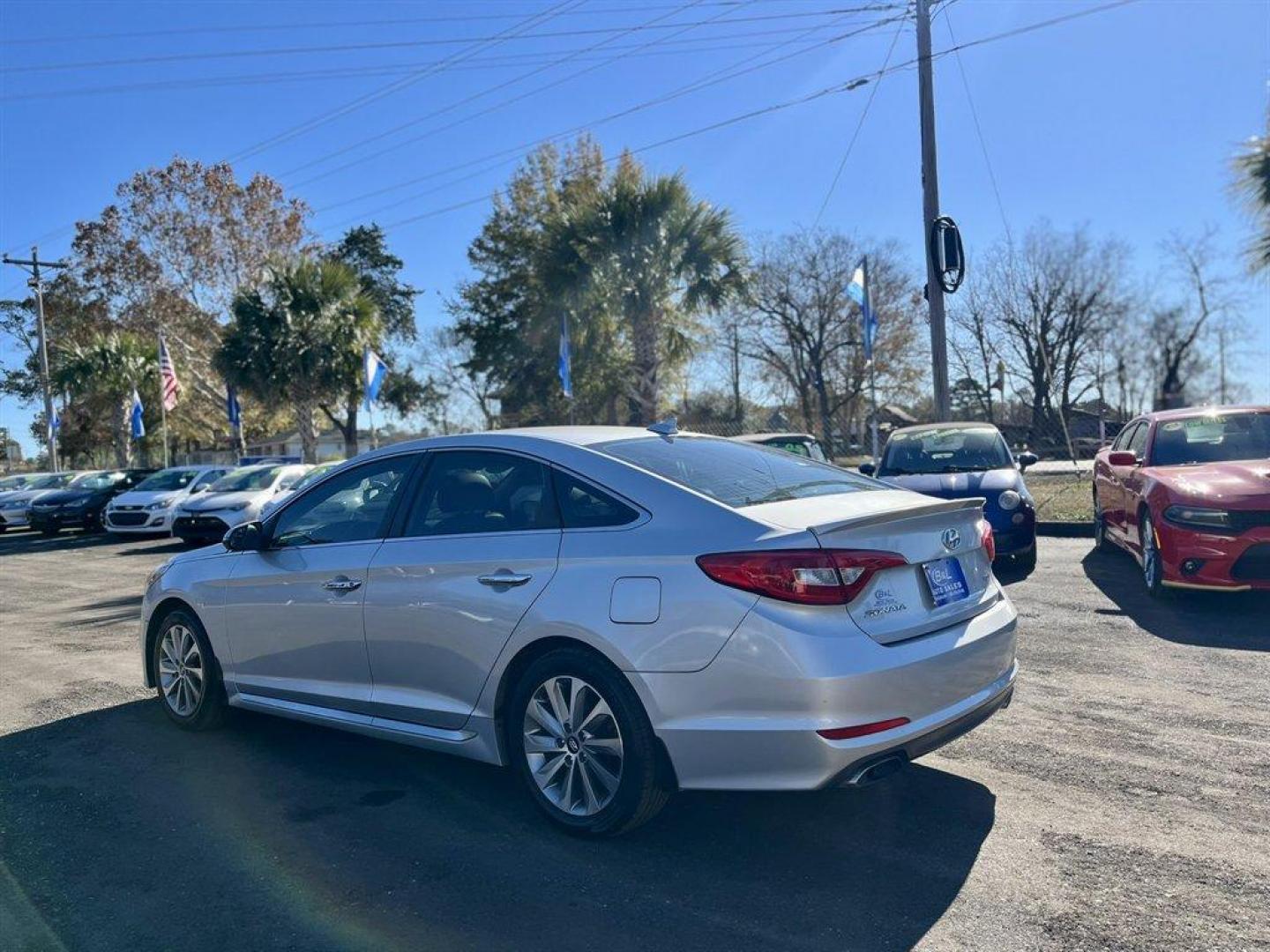 2017 Silver /Grey Hyundai Sonata (5NPE34AF5HH) with an 2.4l I-4 DI Dohc 2.4l engine, Automatic transmission, located at 745 East Steele Rd., West Columbia, SC, 29170, (803) 755-9148, 33.927212, -81.148483 - Special Internet Price! 2017 Hyundai Sonata with AM/FM radio, Cruise control, Backup camera, Sunroof, Keyless entry, Push to start, Powered windows, Powered door locks, Plus more! - Photo#2