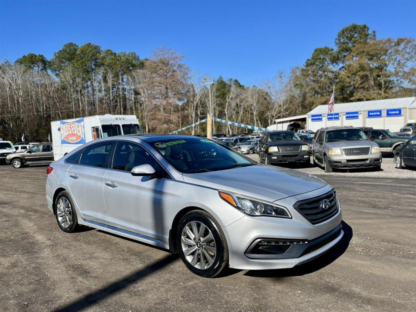 2017 Silver /Grey Hyundai Sonata (5NPE34AF5HH) with an 2.4l I-4 DI Dohc 2.4l engine, Automatic transmission, located at 745 East Steele Rd., West Columbia, SC, 29170, (803) 755-9148, 33.927212, -81.148483 - Special Internet Price! 2017 Hyundai Sonata with AM/FM radio, Cruise control, Backup camera, Sunroof, Keyless entry, Push to start, Powered windows, Powered door locks, Plus more! - Photo#6