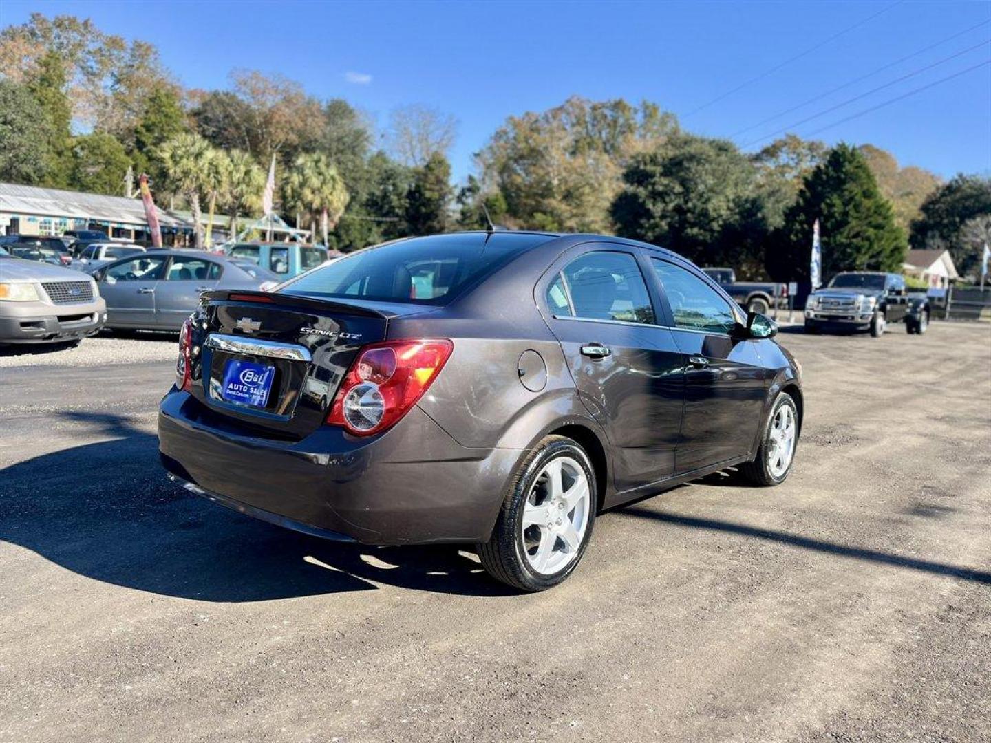 2014 Brown /Black Chevrolet Sonic (1G1JE5SH6E4) with an 1.8l I-4 MFI Dohc Flex 1. engine, Automatic transmission, located at 745 East Steele Rd., West Columbia, SC, 29170, (803) 755-9148, 33.927212, -81.148483 - Special Internet Price! 2014 Chevrolet Sonic with AM/FM radio, Cruise control, Manual air conditioning, Backup camera, Powered windows, Powered door locks, Plus more! - Photo#4