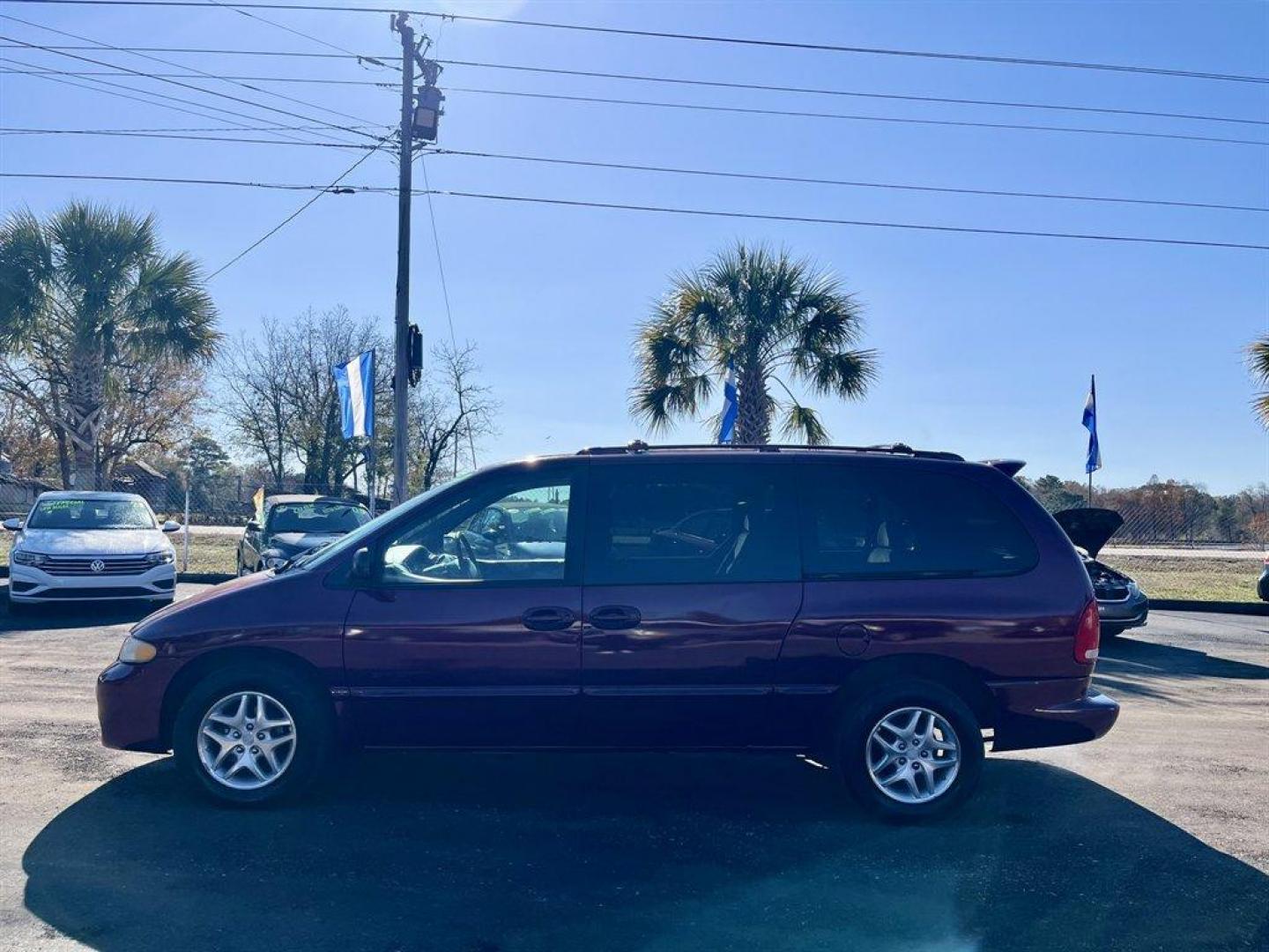 1999 Red /Tan Dodge Grand Caravan (1B4GP44G6XB) with an 3.3l V6 SFI Flex 3.3l engine, Automatic transmission, located at 745 East Steele Rd., West Columbia, SC, 29170, (803) 755-9148, 33.927212, -81.148483 - Special Internet Price! 1999 Dodge Grand Caravan with AM/FM radio, Cruise control, Automatic air conditioning, Cloth interior, Powered windows, Powered door locks, Plus more! - Photo#1