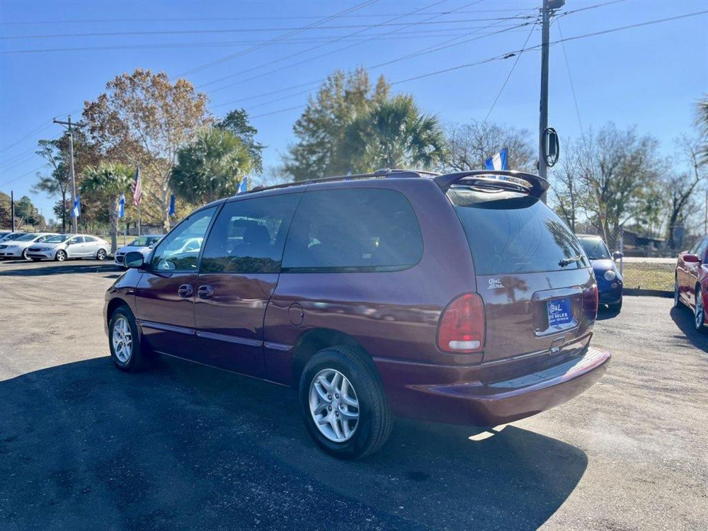 1999 Red /Tan Dodge Grand Caravan (1B4GP44G6XB) with an 3.3l V6 SFI Flex 3.3l engine, Automatic transmission, located at 745 East Steele Rd., West Columbia, SC, 29170, (803) 755-9148, 33.927212, -81.148483 - Special Internet Price! 1999 Dodge Grand Caravan with AM/FM radio, Cruise control, Automatic air conditioning, Cloth interior, Powered windows, Powered door locks, Plus more! - Photo#2