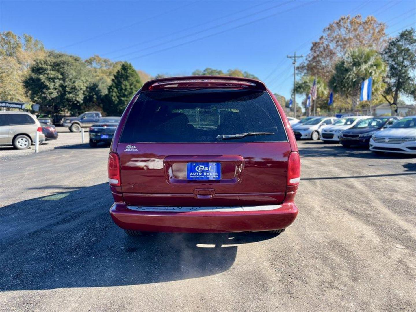 1999 Red /Tan Dodge Grand Caravan (1B4GP44G6XB) with an 3.3l V6 SFI Flex 3.3l engine, Automatic transmission, located at 745 East Steele Rd., West Columbia, SC, 29170, (803) 755-9148, 33.927212, -81.148483 - Special Internet Price! 1999 Dodge Grand Caravan with AM/FM radio, Cruise control, Automatic air conditioning, Cloth interior, Powered windows, Powered door locks, Plus more! - Photo#3