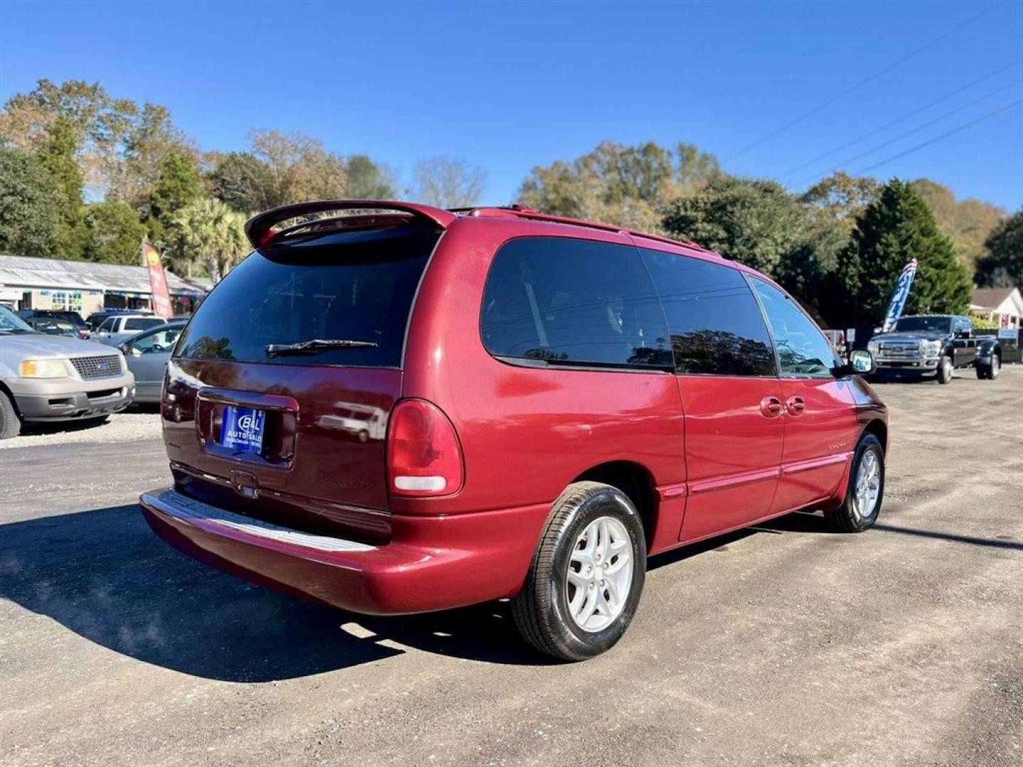 1999 Red /Tan Dodge Grand Caravan (1B4GP44G6XB) with an 3.3l V6 SFI Flex 3.3l engine, Automatic transmission, located at 745 East Steele Rd., West Columbia, SC, 29170, (803) 755-9148, 33.927212, -81.148483 - Special Internet Price! 1999 Dodge Grand Caravan with AM/FM radio, Cruise control, Automatic air conditioning, Cloth interior, Powered windows, Powered door locks, Plus more! - Photo#4