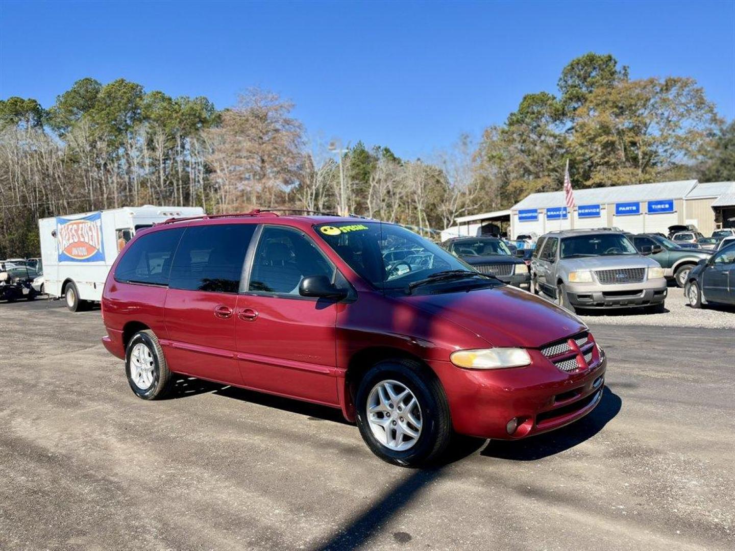 1999 Red /Tan Dodge Grand Caravan (1B4GP44G6XB) with an 3.3l V6 SFI Flex 3.3l engine, Automatic transmission, located at 745 East Steele Rd., West Columbia, SC, 29170, (803) 755-9148, 33.927212, -81.148483 - Special Internet Price! 1999 Dodge Grand Caravan with AM/FM radio, Cruise control, Automatic air conditioning, Cloth interior, Powered windows, Powered door locks, Plus more! - Photo#6