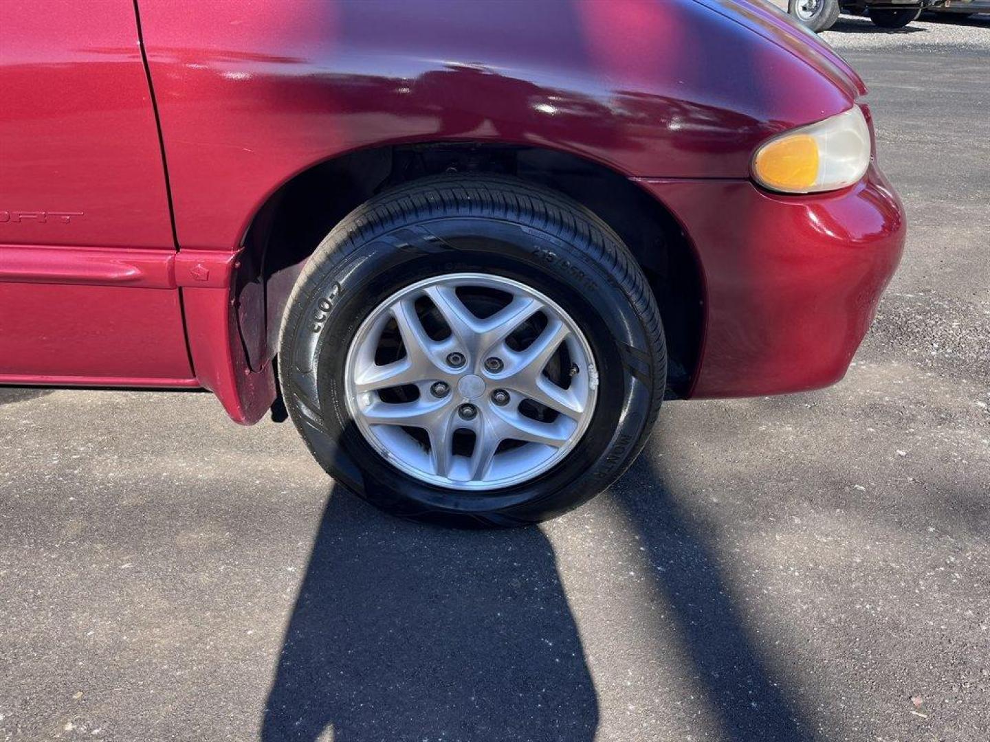 1999 Red /Tan Dodge Grand Caravan (1B4GP44G6XB) with an 3.3l V6 SFI Flex 3.3l engine, Automatic transmission, located at 745 East Steele Rd., West Columbia, SC, 29170, (803) 755-9148, 33.927212, -81.148483 - Special Internet Price! 1999 Dodge Grand Caravan with AM/FM radio, Cruise control, Automatic air conditioning, Cloth interior, Powered windows, Powered door locks, Plus more! - Photo#29