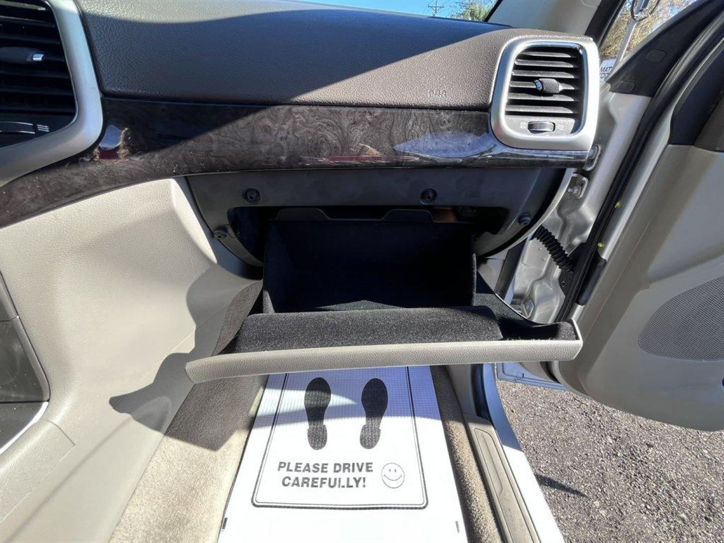 2011 Silver /Taupe Jeep Grand Cherokee (1J4RS4GG1BC) with an 3.6l V6 MPI Dohc VVT Flex engine, Automatic transmission, located at 745 East Steele Rd., West Columbia, SC, 29170, (803) 755-9148, 33.927212, -81.148483 - Special Internet Price! 2011 Jeep Grand Cherokee with AM/FM radio, Backup camera, Cruise control, Panoramic sunroof, Leather interior, Heated seats, Powered windows, Powered door locks, Plus more! - Photo#33