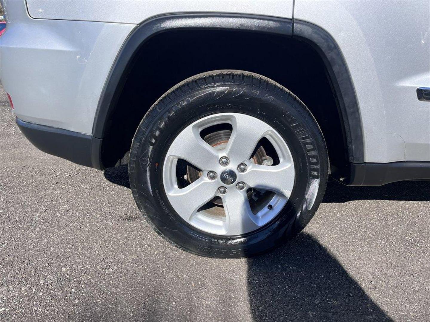 2011 Silver /Taupe Jeep Grand Cherokee (1J4RS4GG1BC) with an 3.6l V6 MPI Dohc VVT Flex engine, Automatic transmission, located at 745 East Steele Rd., West Columbia, SC, 29170, (803) 755-9148, 33.927212, -81.148483 - Special Internet Price! 2011 Jeep Grand Cherokee with AM/FM radio, Backup camera, Cruise control, Panoramic sunroof, Leather interior, Heated seats, Powered windows, Powered door locks, Plus more! - Photo#37