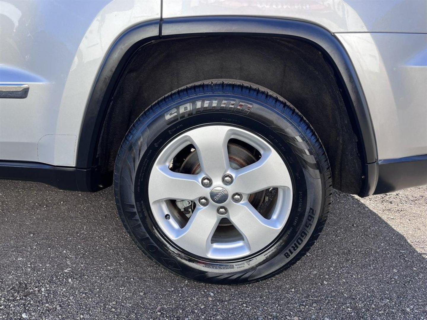 2011 Silver /Taupe Jeep Grand Cherokee (1J4RS4GG1BC) with an 3.6l V6 MPI Dohc VVT Flex engine, Automatic transmission, located at 745 East Steele Rd., West Columbia, SC, 29170, (803) 755-9148, 33.927212, -81.148483 - Special Internet Price! 2011 Jeep Grand Cherokee with AM/FM radio, Backup camera, Cruise control, Panoramic sunroof, Leather interior, Heated seats, Powered windows, Powered door locks, Plus more! - Photo#38