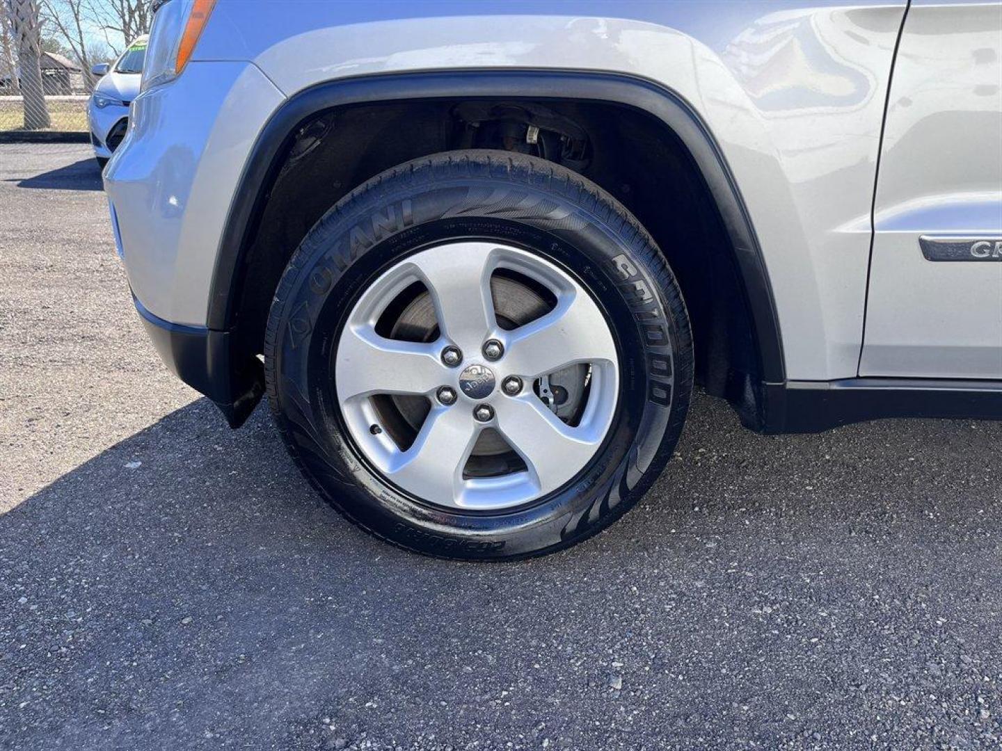 2011 Silver /Taupe Jeep Grand Cherokee (1J4RS4GG1BC) with an 3.6l V6 MPI Dohc VVT Flex engine, Automatic transmission, located at 745 East Steele Rd., West Columbia, SC, 29170, (803) 755-9148, 33.927212, -81.148483 - Special Internet Price! 2011 Jeep Grand Cherokee with AM/FM radio, Backup camera, Cruise control, Panoramic sunroof, Leather interior, Heated seats, Powered windows, Powered door locks, Plus more! - Photo#39