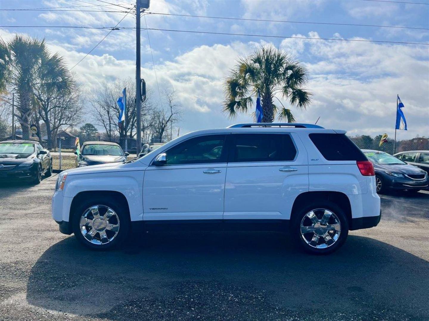 2015 White /Grey GMC Terrain (2GKFLTE39F6) with an 3.6l V6 Sidi Dohc Flex 3. engine, Automatic transmission, located at 745 East Steele Rd., West Columbia, SC, 29170, (803) 755-9148, 33.927212, -81.148483 - Special Internet Price! 2015 GMC Terrain SLT with AM/FM radio, Cruise control, Backup camera, Navigation, Sunroof, Keyless entry, Leather interior, Heated front seats, Powered liftgate, Powered windows, Powered door locks, Plus more! - Photo#1