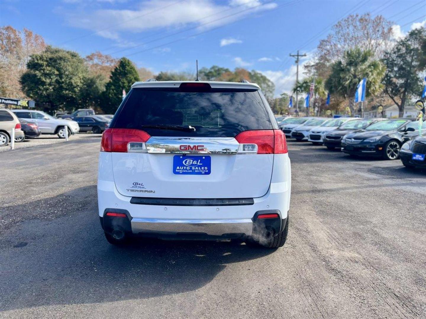 2015 White /Grey GMC Terrain (2GKFLTE39F6) with an 3.6l V6 Sidi Dohc Flex 3. engine, Automatic transmission, located at 745 East Steele Rd., West Columbia, SC, 29170, (803) 755-9148, 33.927212, -81.148483 - Special Internet Price! 2015 GMC Terrain SLT with AM/FM radio, Cruise control, Backup camera, Navigation, Sunroof, Keyless entry, Leather interior, Heated front seats, Powered liftgate, Powered windows, Powered door locks, Plus more! - Photo#3