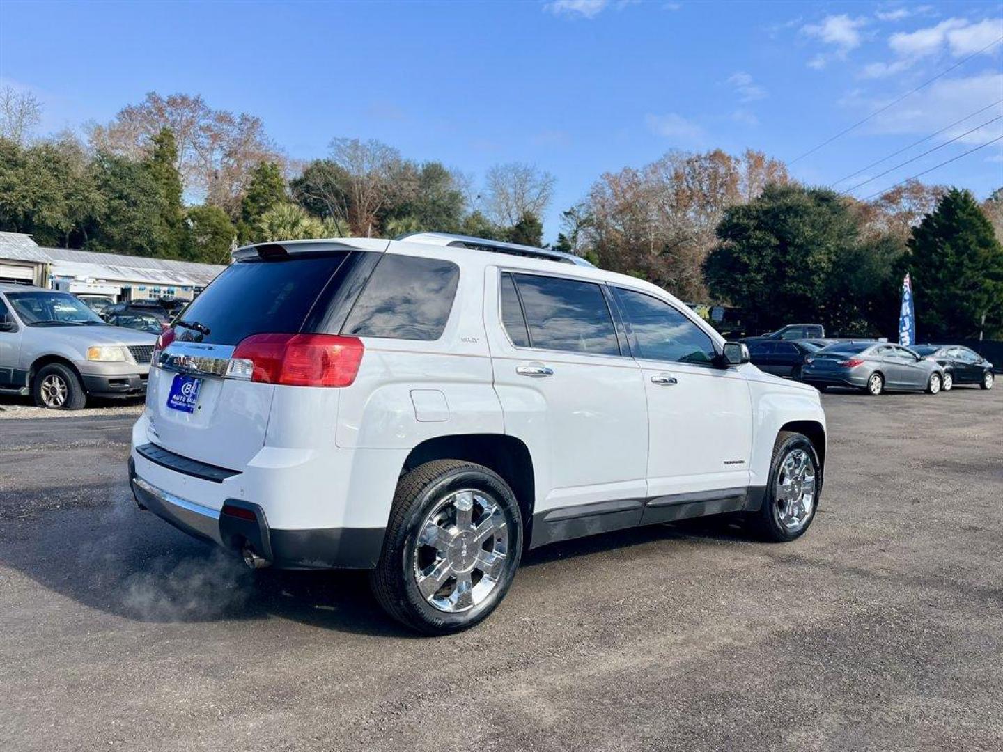 2015 White /Grey GMC Terrain (2GKFLTE39F6) with an 3.6l V6 Sidi Dohc Flex 3. engine, Automatic transmission, located at 745 East Steele Rd., West Columbia, SC, 29170, (803) 755-9148, 33.927212, -81.148483 - Special Internet Price! 2015 GMC Terrain SLT with AM/FM radio, Cruise control, Backup camera, Navigation, Sunroof, Keyless entry, Leather interior, Heated front seats, Powered liftgate, Powered windows, Powered door locks, Plus more! - Photo#4