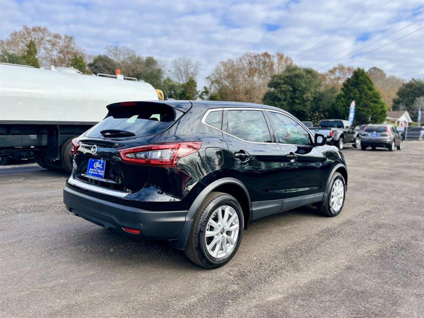 2022 Black /Black Nissan Rogue Sport (JN1BJ1AV4NW) with an 2.0l I-4 DI Dohc 2.0l engine, Automatic transmission, located at 745 East Steele Rd., West Columbia, SC, 29170, (803) 755-9148, 33.927212, -81.148483 - Special Internet Price! 2022 Nissan Rogue Sport with AM/FM radio, Cruise control, Backup camera, Bluetooth, Keyless entry, Cloth interior, Powered door locks, Powered windows, Plus more! - Photo#3