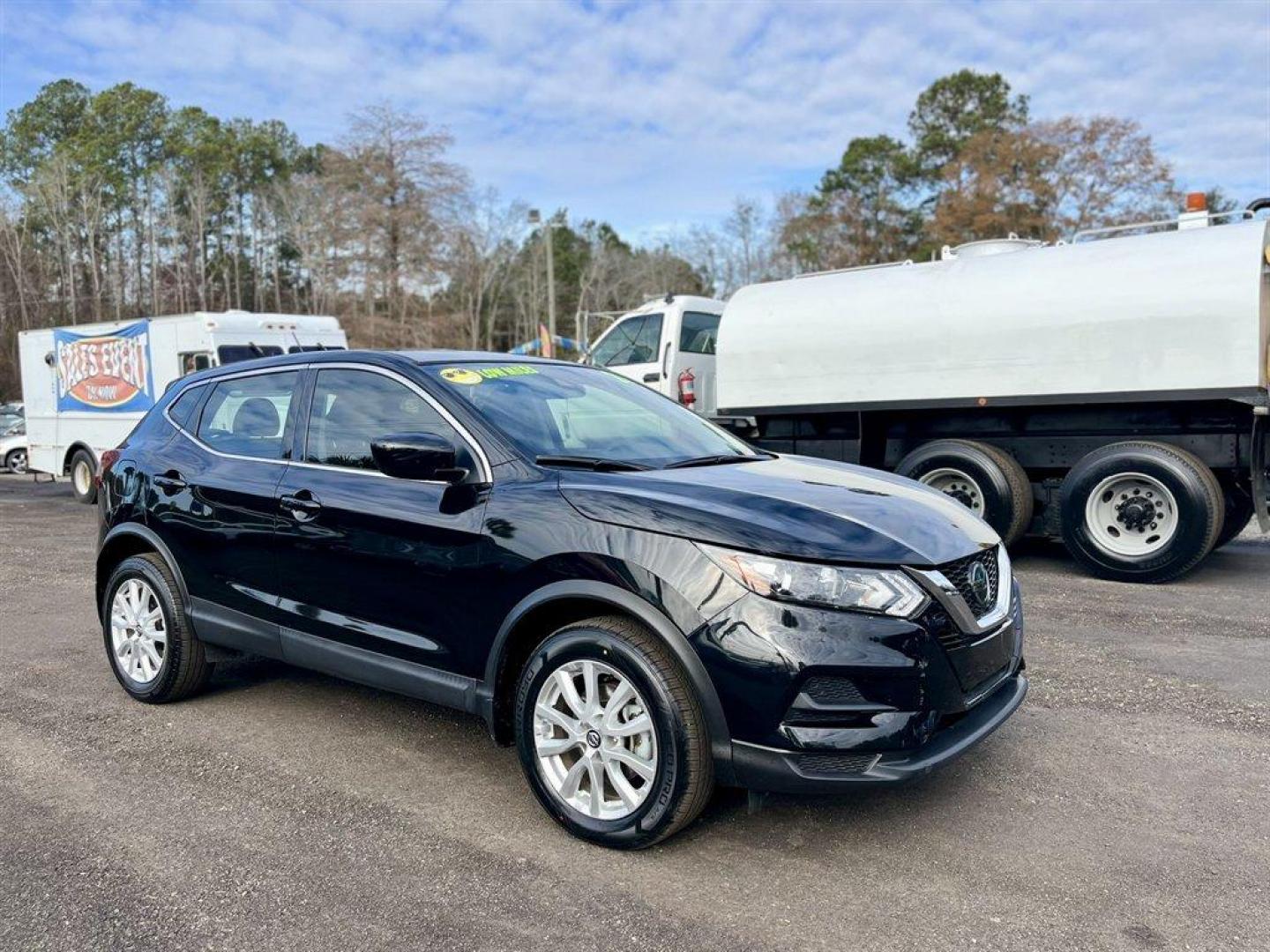 2022 Black /Black Nissan Rogue Sport (JN1BJ1AV4NW) with an 2.0l I-4 DI Dohc 2.0l engine, Automatic transmission, located at 745 East Steele Rd., West Columbia, SC, 29170, (803) 755-9148, 33.927212, -81.148483 - Special Internet Price! 2022 Nissan Rogue Sport with AM/FM radio, Cruise control, Backup camera, Bluetooth, Keyless entry, Cloth interior, Powered door locks, Powered windows, Plus more! - Photo#4