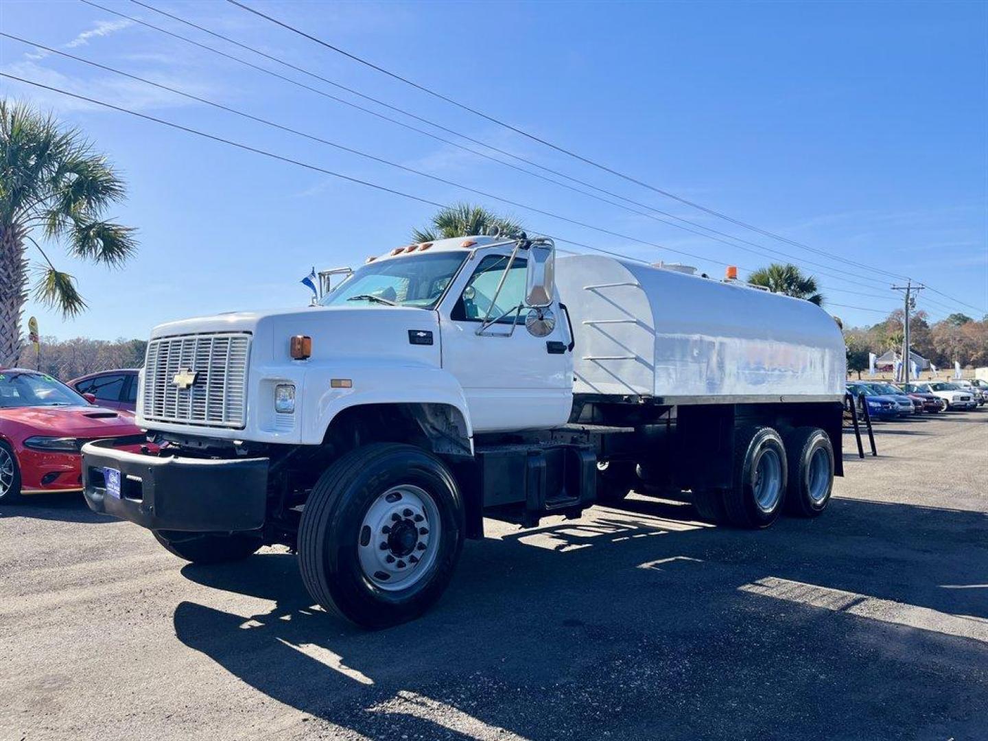 2001 White /Grey Chevrolet C7 (1GBT7H4C11J) with an CAT 3126 275hp Diesel engine, Allison Automatic transmission, located at 745 East Steele Rd., West Columbia, SC, 29170, (803) 755-9148, 33.927212, -81.148483 - Special Internet Price! 2001 Chevrolet C7 - Photo#0