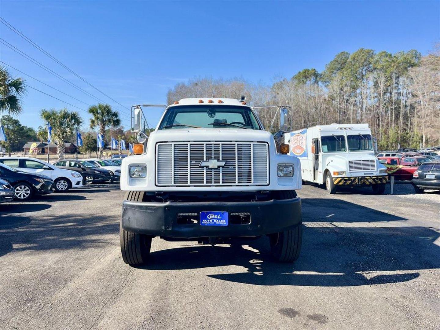 2001 White /Grey Chevrolet C7 (1GBT7H4C11J) with an CAT 3126 275hp Diesel engine, Allison Automatic transmission, located at 745 East Steele Rd., West Columbia, SC, 29170, (803) 755-9148, 33.927212, -81.148483 - Special Internet Price! 2001 Chevrolet C7 - Photo#7